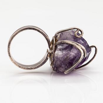 A silver ring with an amethyst.