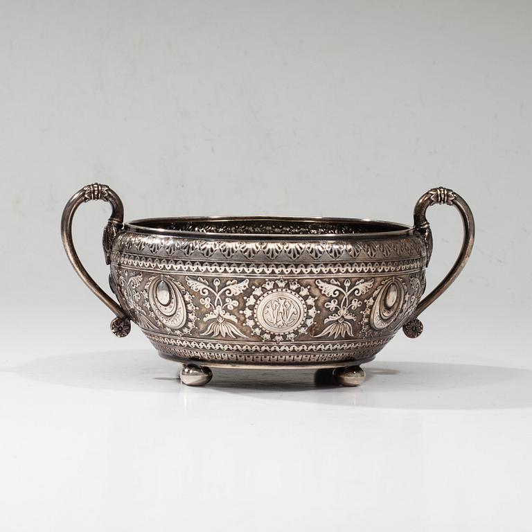 SKÅL, silver, Edward, John & William Barnard, London 1873. Vikt ca 296 g.