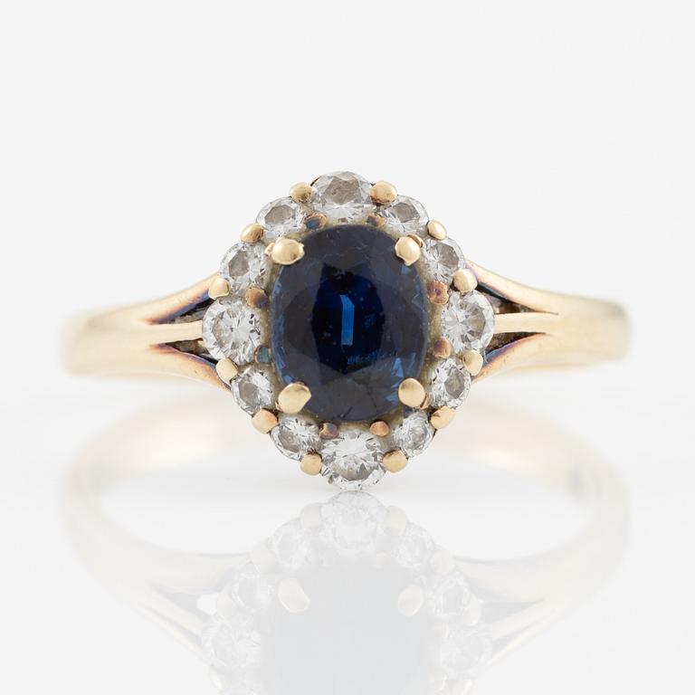 Ring, carved, 14K gold with sapphire and brilliant-cut diamonds.