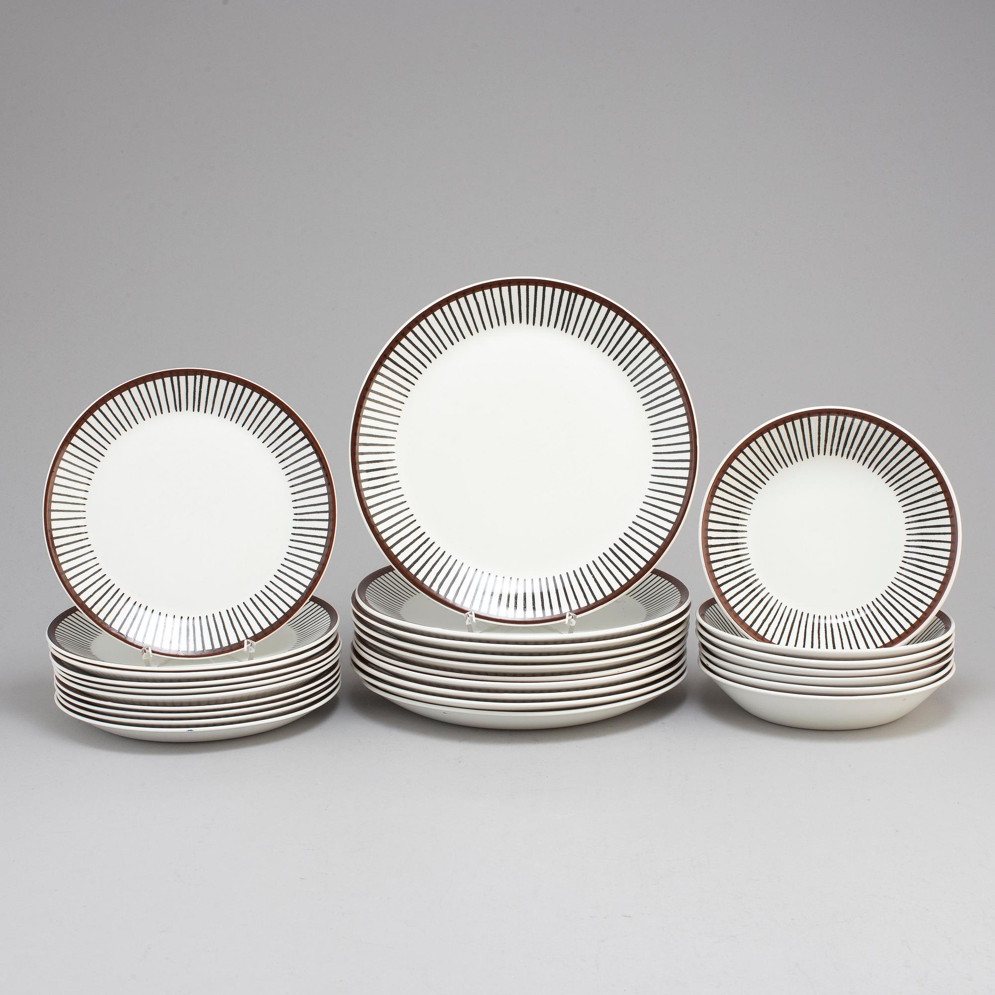 STIG LINDBERG, a 'Spisa Ribb' 27-piece service from Gustavsberg, 1955-74.