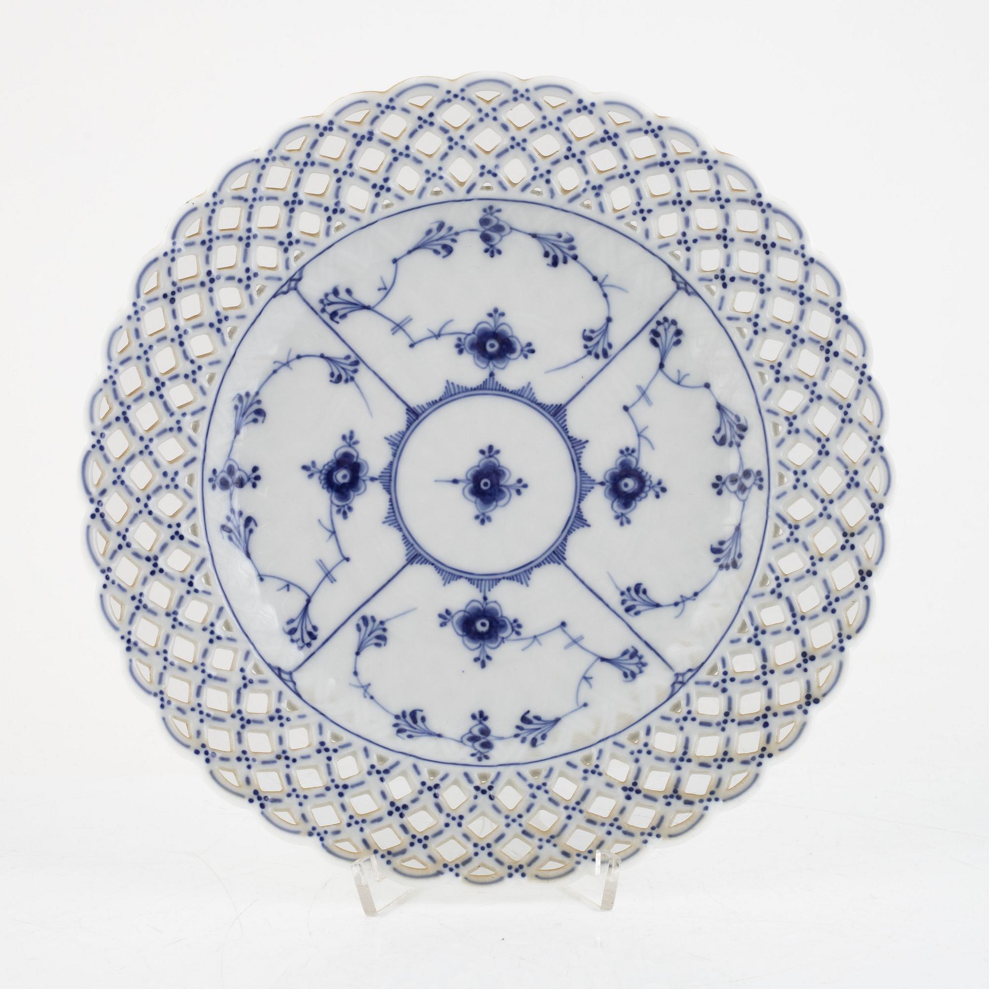 Servisdelar, 3 st, porslin, "Musselmalet", Royal Copenhagen, Danmark.