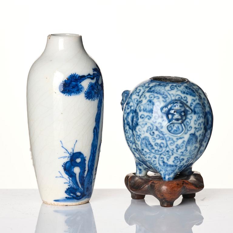 A miniature tripod, a miniature vase and a small tea pot, Qing dynasty, 18/19th century.