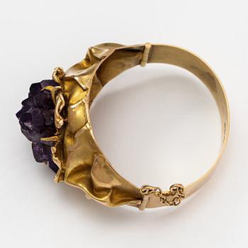 Reino Saastamoinen, An 18K gold and amethyst bracelet. Helsinki 1973.