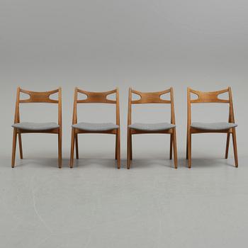 HANS J WEGNER, stolar, 4 st, "CH 29/Savbukkestolen", Carl Hansen o Søn, Odense, Danmark.