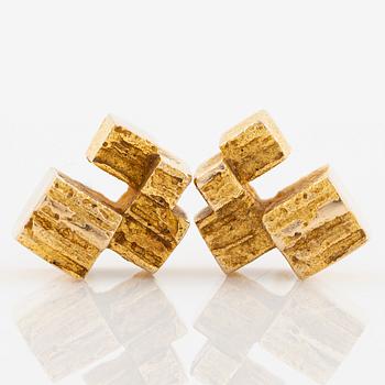 A pair of earrings 14K gold.