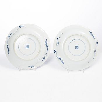 Tallrikar, fyra stycken, porslin. Qingdynastin, 1700-tal.