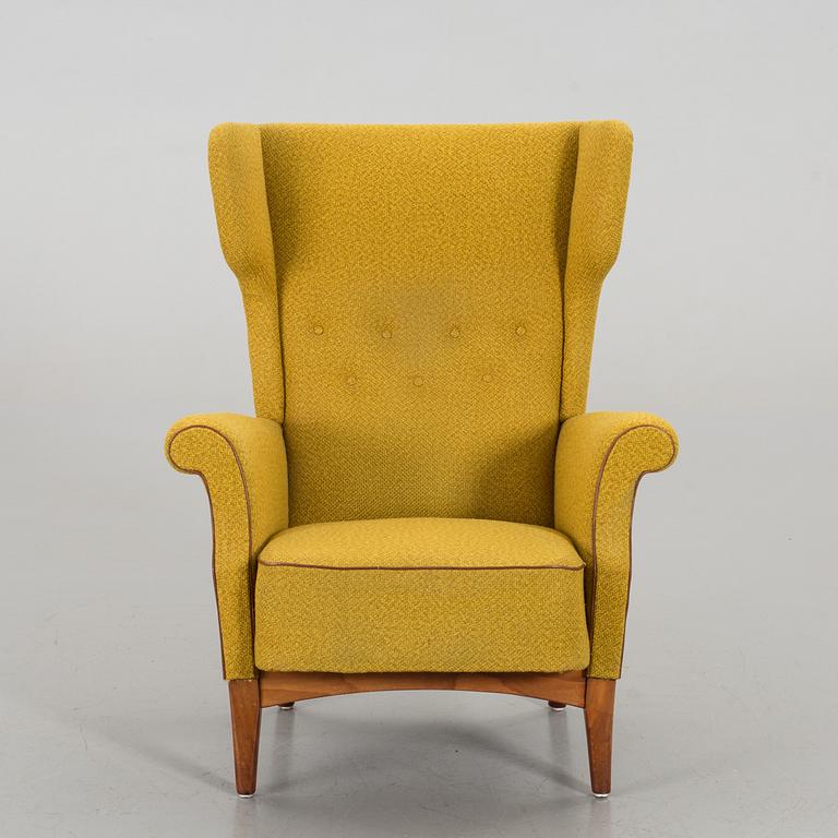 AN 1940-50's ARMCHAIR, ascribed Peter Hvidt & Orla Mörgaard.