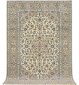 A Kashan carpet, a. 297 x 200 cm.
