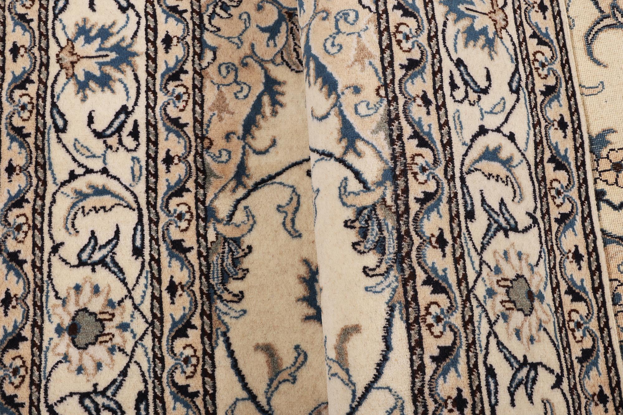 Matta, Nain, part silk, ca 237 x 167 cm.