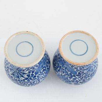 Lock urns, a pair, porcelain, China, 20th century.