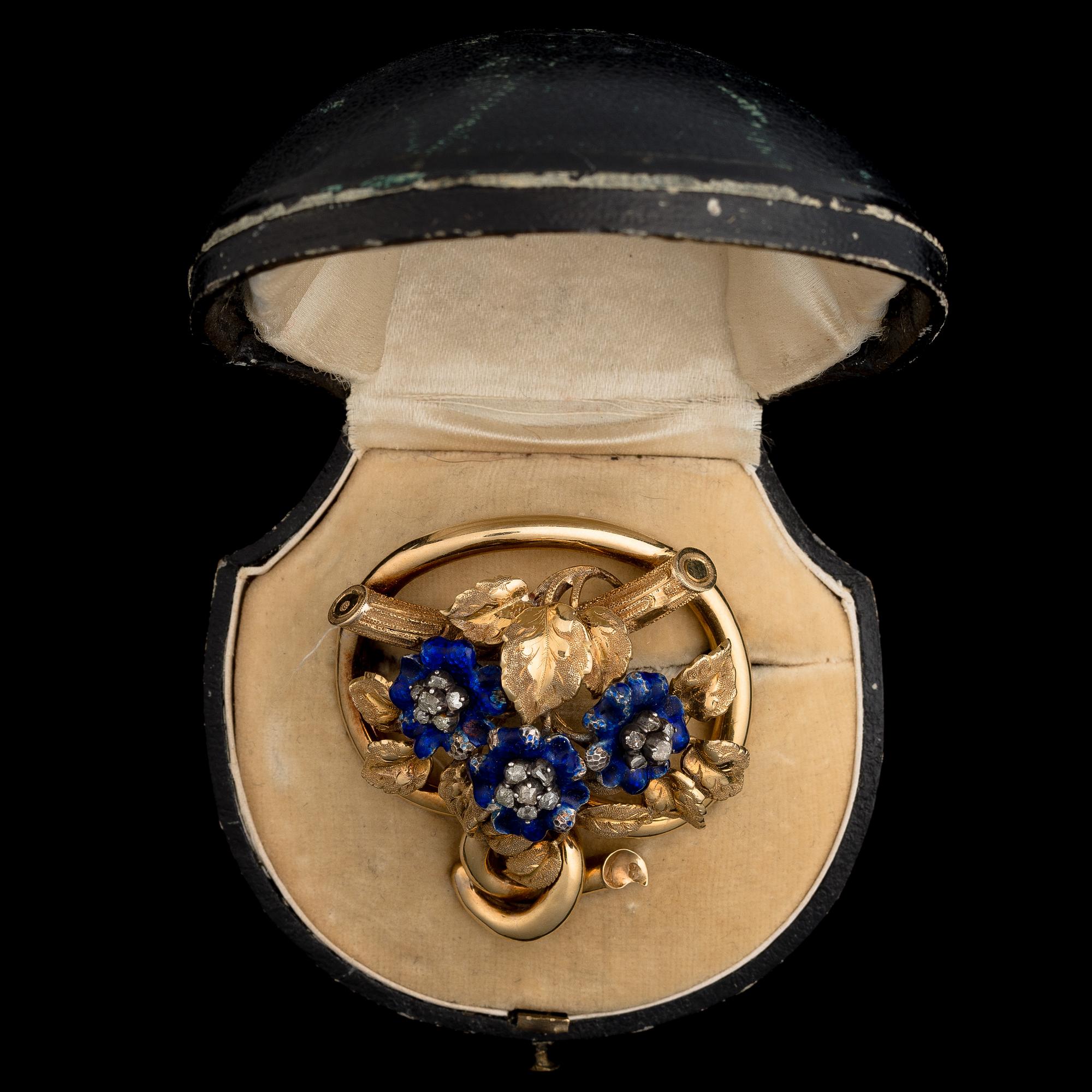 BROSCH, 18K guld, rosenslipade diamanter, emalj.