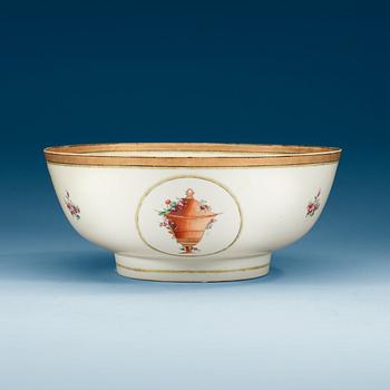 1592. A famille rose punch bowl, Qing dynasty, Qianlong (1736-95).