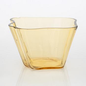 Alvar and Aino Aalto, a '9767B' bowl of the 'Aalto flower' sculpture manufactured by Karhula Glassworks 1937-1949.