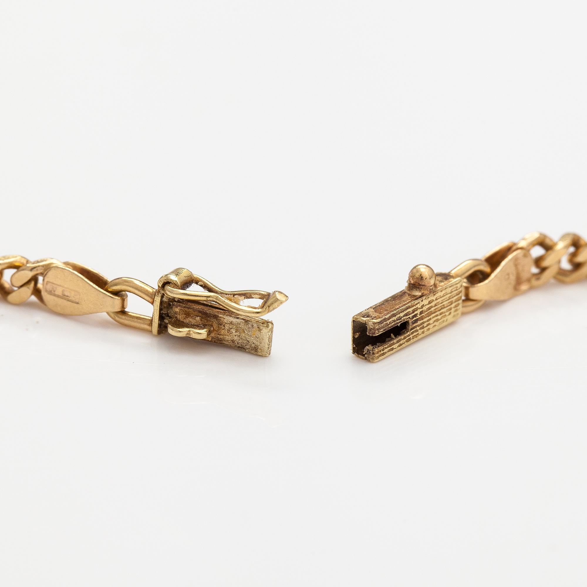 A 14K gold neckalce. Italy.