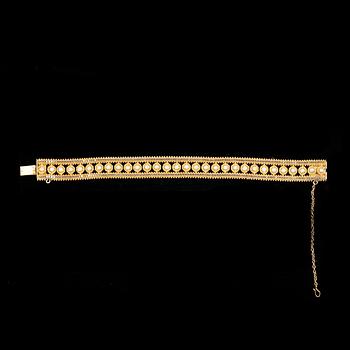 ARMBAND, 18k guld med pärlor. Vikt 31,3g.
