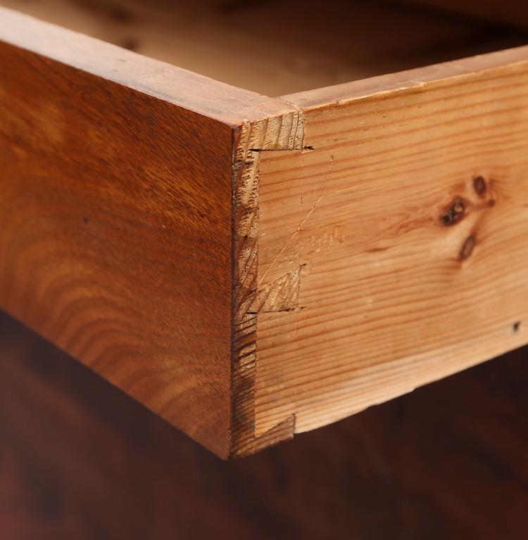 CHIFFONJÉ, 1800-talets mitt.