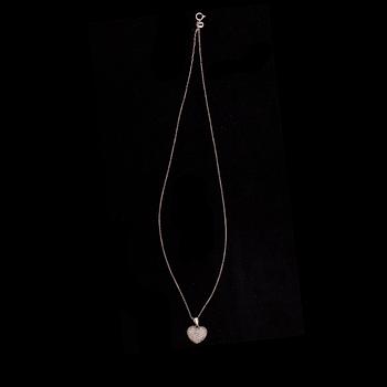 HÄNGSMYCKE, 18K vitguld, diamanter tot. 0,26 ct. Vikt 3,5 g. Intyg.