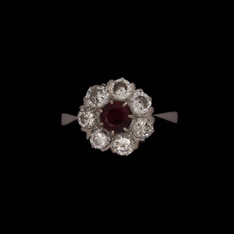 A  ruby ring with brilliant cut diamonds, tot. app. 1.20 ct.