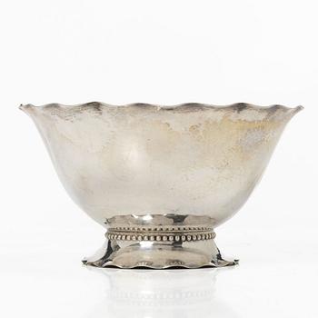 C.G. Hallberg, Two silver bowls, Stockholm, 1925.