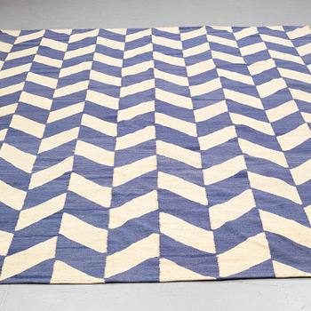 A CARPET, flat weave, ca 330 x 255 cm.