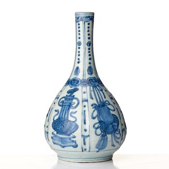 A blue and white vase, Ming dynasty, Wanli (1572-1612).