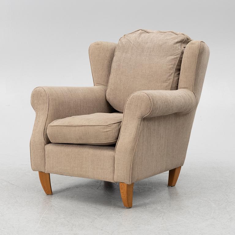 An armchair with footstool, Howard model, Englessons, 21st century.