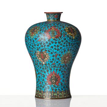 A cloisonne 'lotus' vase, Meiping, late Ming dynasty, 17th century.