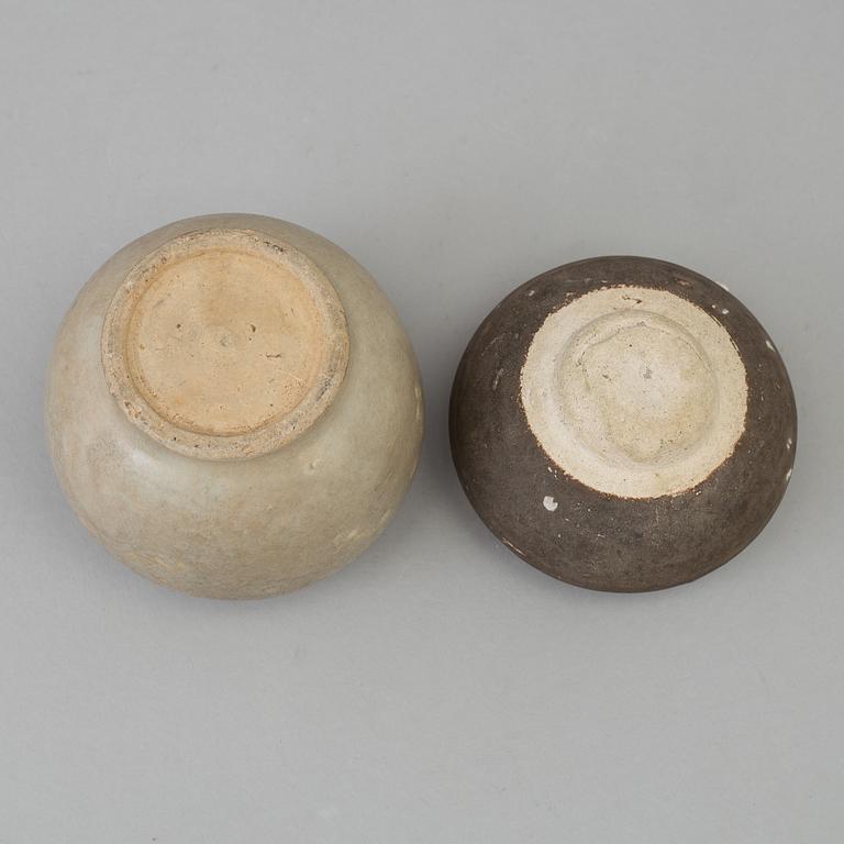 URNOR, två stycken, sjögods. Kina, för sydostasien, 1400/1500-tal.