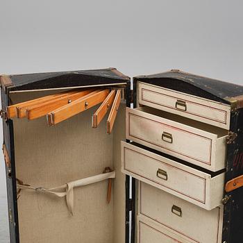 A trunk from the early 1900's.