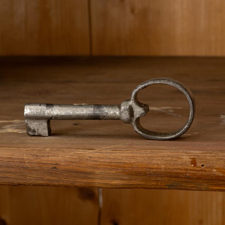 A cabinet, 18th century.