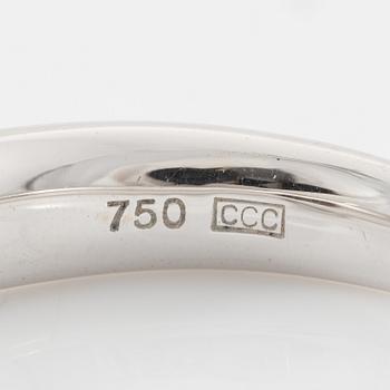 Ring and a pair of earrings, 18K white gold with princess-cut and brilliant-cut diamonds.