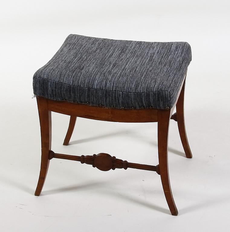 TABURETT, Karl Johan, 1800-talets första hälft.