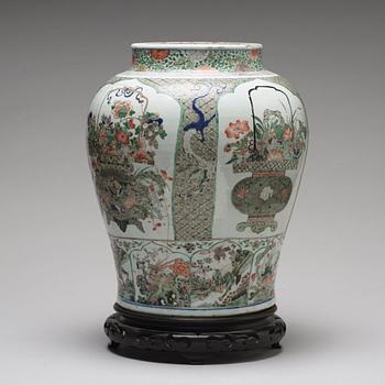 Prakturna, porslin. Qingdynastin, Kangxi (1662-1722).