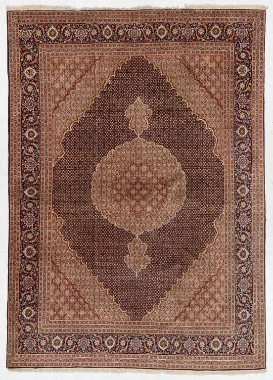 Rug, Tabriz, Mahi, ca. 340 x 250 cm.