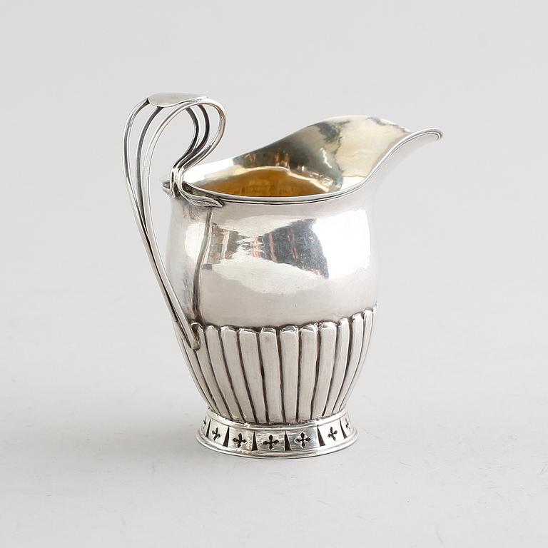 GRÄDDKANNA, silver, svenska stämplar Nyköping 1823. Vikt ca 83 gram.