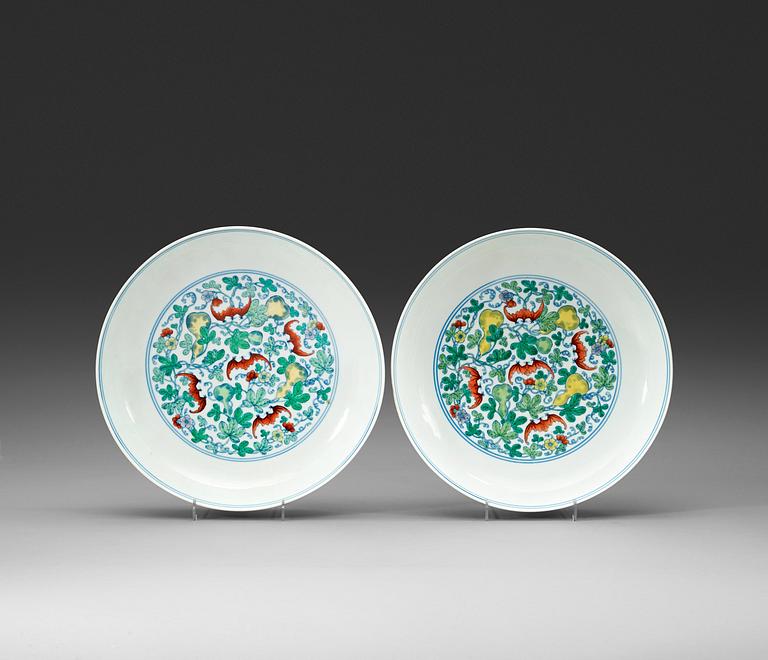 A pair of doucai dishes, Republic with Yongzhengs six character mark within double circles.