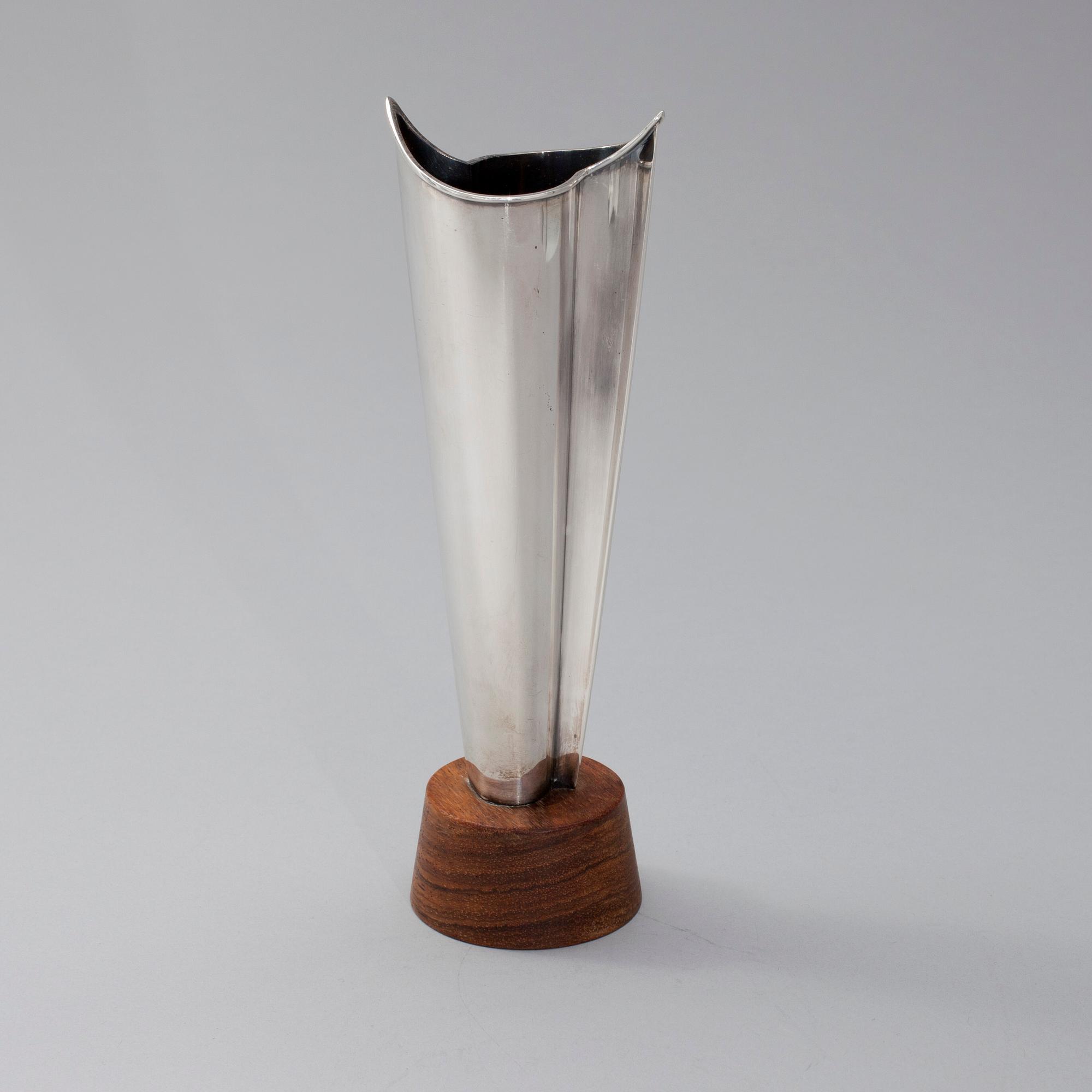 VAS, silver och teak, Tapio Wirkkala, Hopeakeskus, Tavastehus 1964.