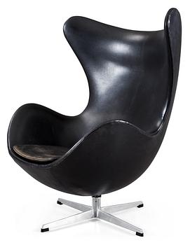 An Arne Jacobsen black leather 'Egg Chair', Fritz Hansen, Denmark 1964.