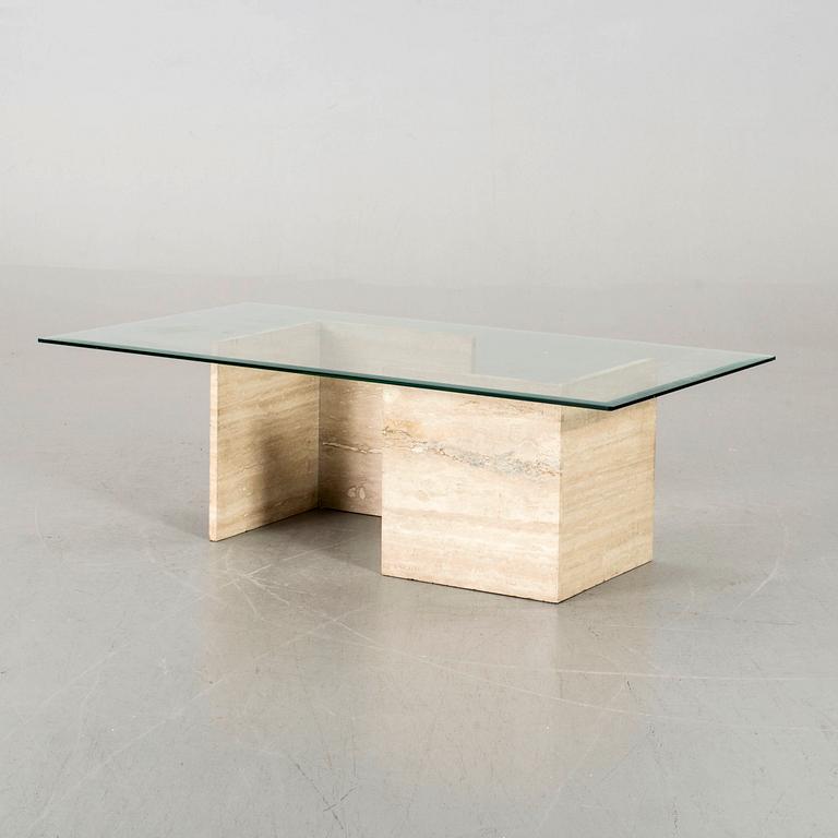 A TRAVERTINE AND GLASS SOFA TABLE.