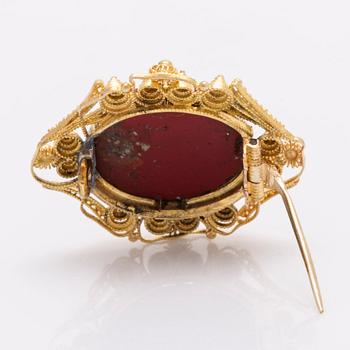 Brooch 14K gold with micro-mosaic, approx 2.5 x 2 cm.