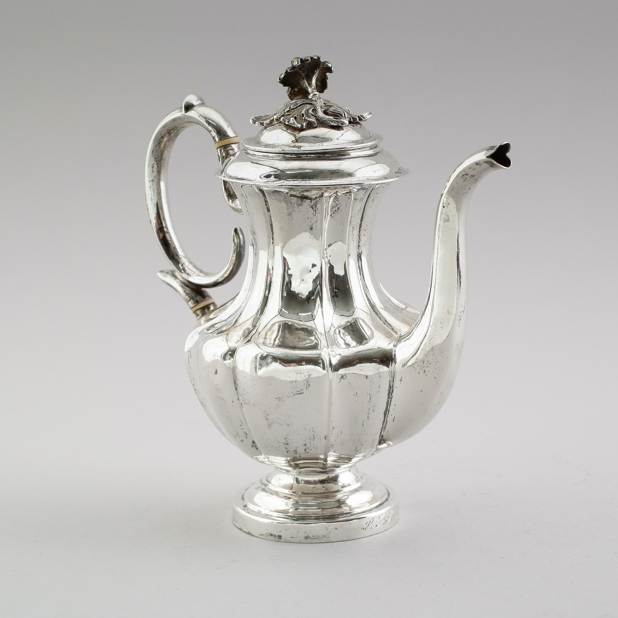 CHOKLADKANNA, silver, Gustaf Möllenborg, Stockholm 1845. Vikt ca 318 gram.
