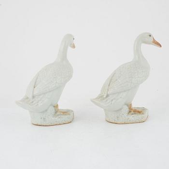 Two pairs of porcelain figurines, China, 20th century.