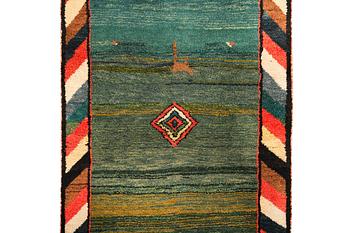 Gallerimatta, Gabbeh, ca 305 x 103 cm.