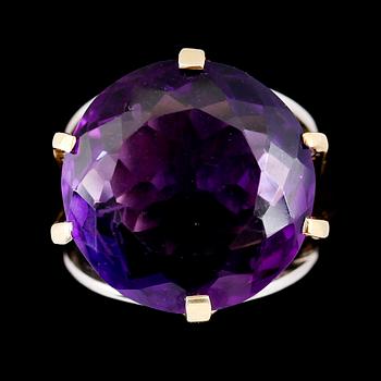 RING, delvis förgyllt sliver med ametist, ca 9.00 ct.