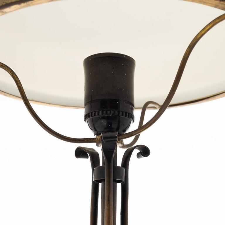 Evard Trulsson, bordslampa, brons med dekor av döskalle i foten, 1900-talets början.