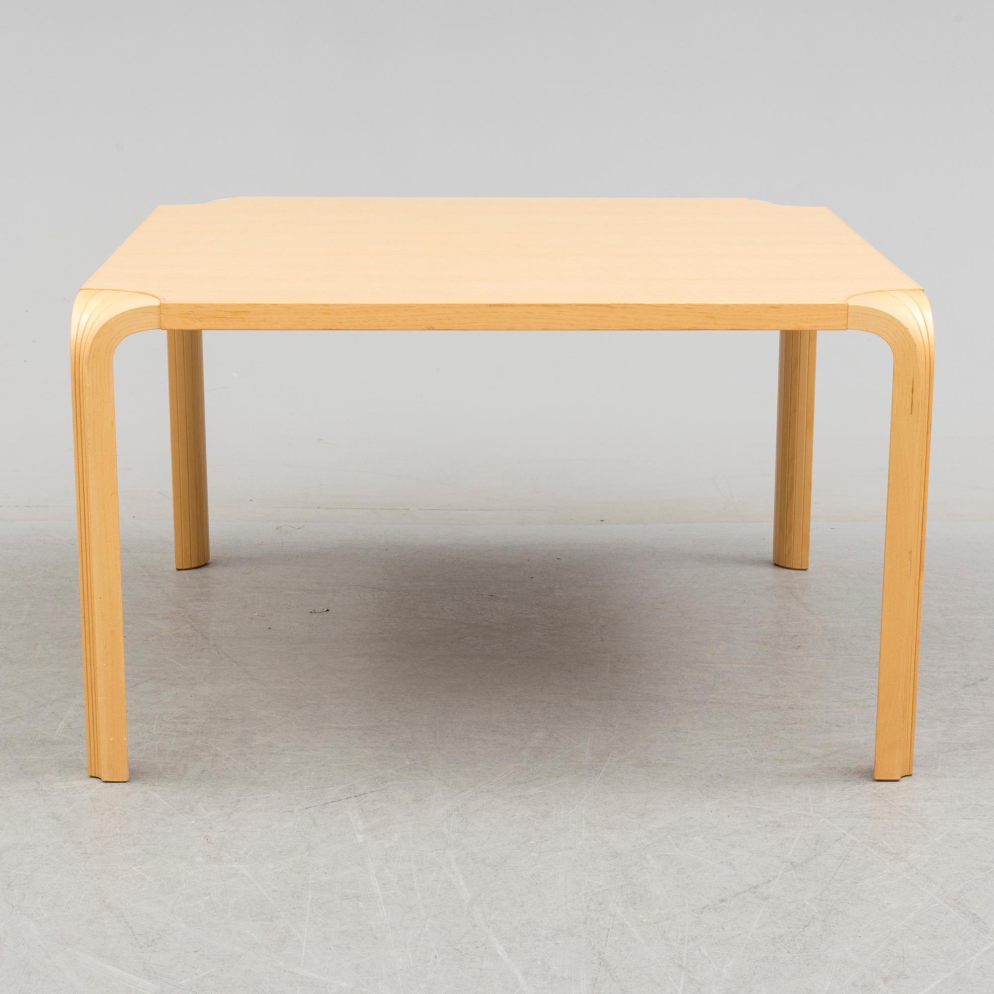 A "MX800B" sofa table, designed by Alvar Aalto for Artek, 20th century.