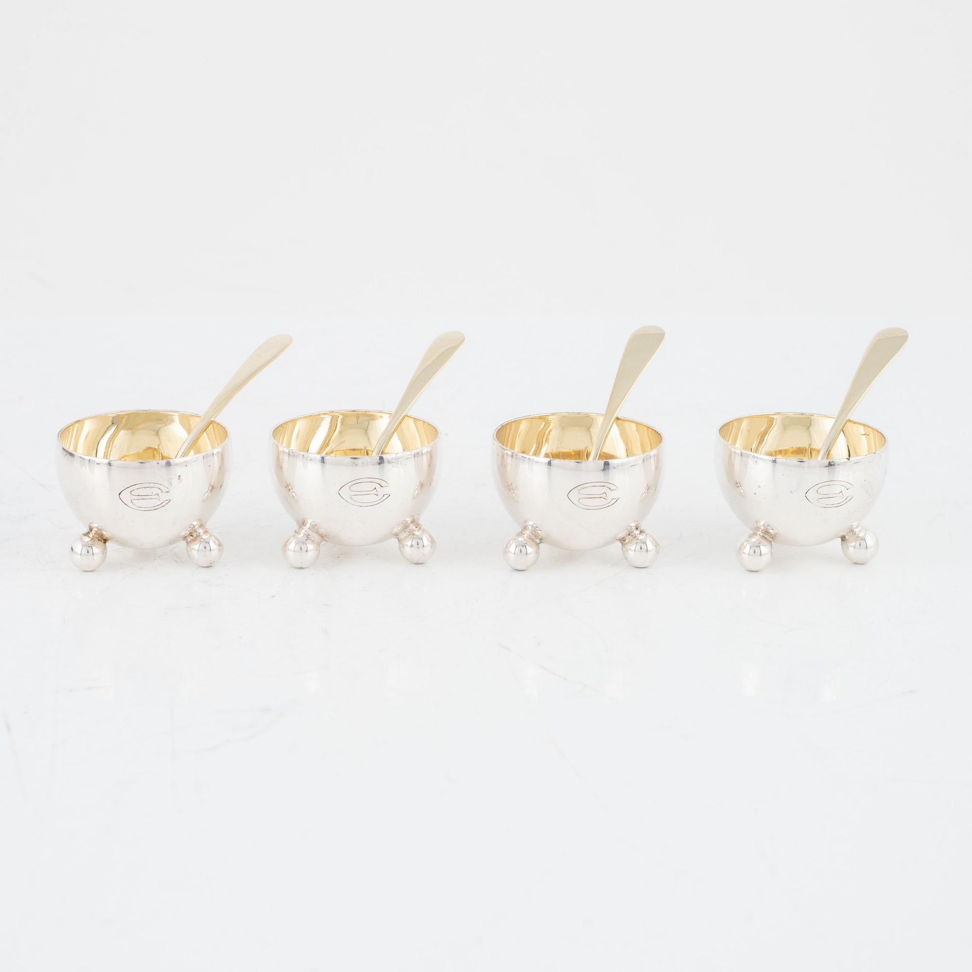 Saltkar med skedar, 4 st, C.G. Hallberg, Stockholm, 1927-28.