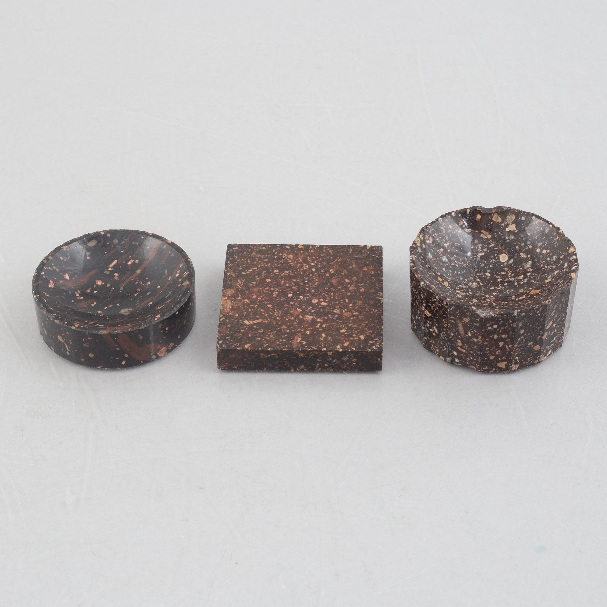 Two porhyry salts and one specimen, Älvdalen, Sweden, 19th century.