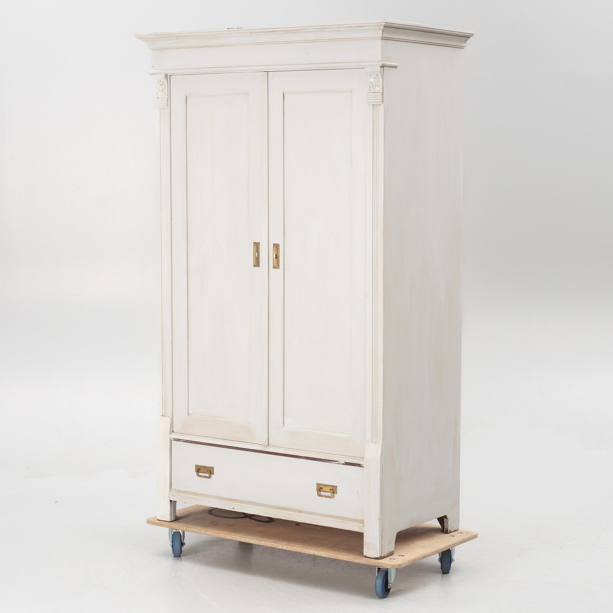 A cabinet, from around the year 1900.