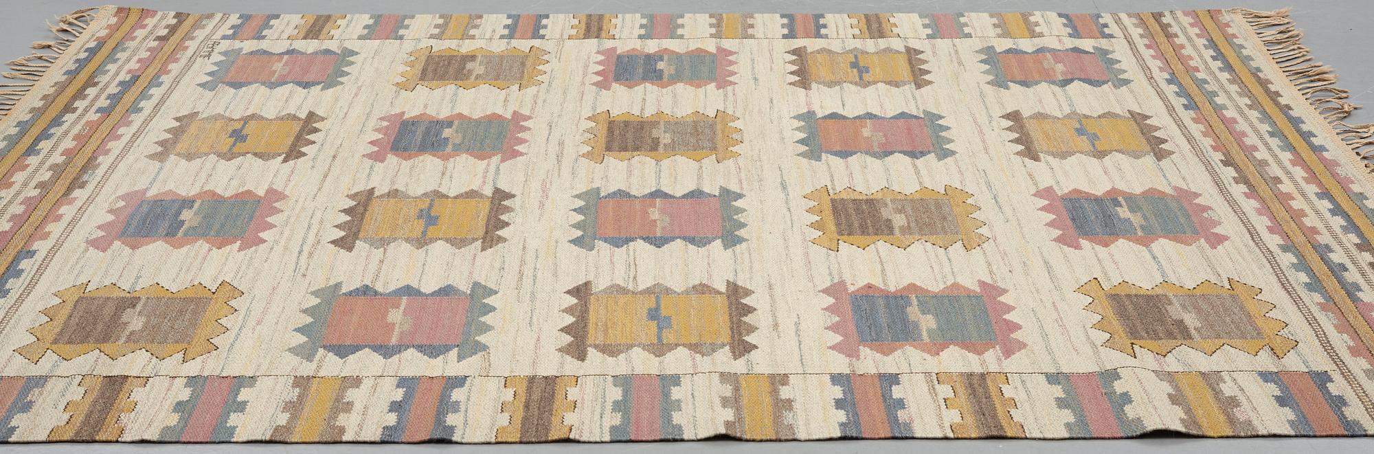 Märta Måås-Fjetterström, matto, "Ljusa plador", flat weave, ca 265,5-267 x 197,5-199 cm, signed AB MMF.